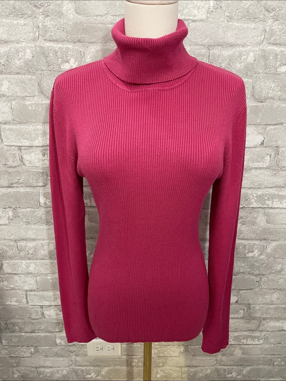 Mainbocher Slim Ribbed Turtleneck Sweater in Raspberry Pink